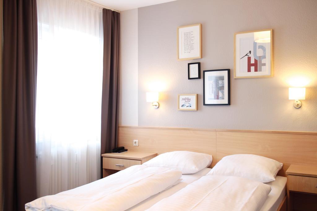Hotel Friedrichstraße Lampertheim Zimmer foto